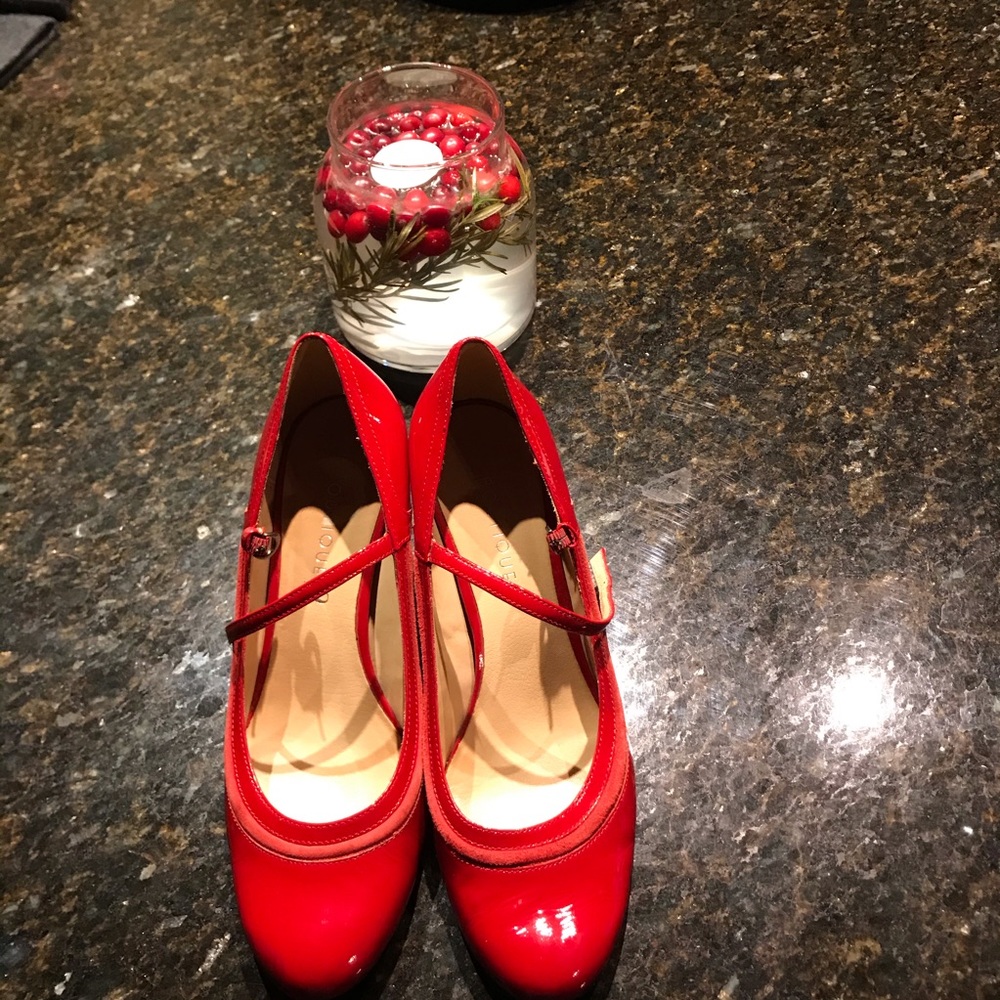 Boutique 9 red pumps